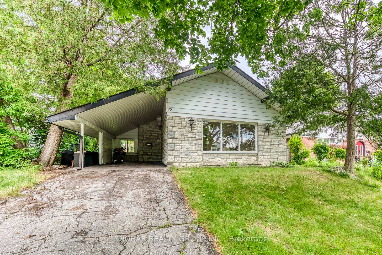 42 Clearbrooke Circle, Toronto W10, ON M9W 2E4