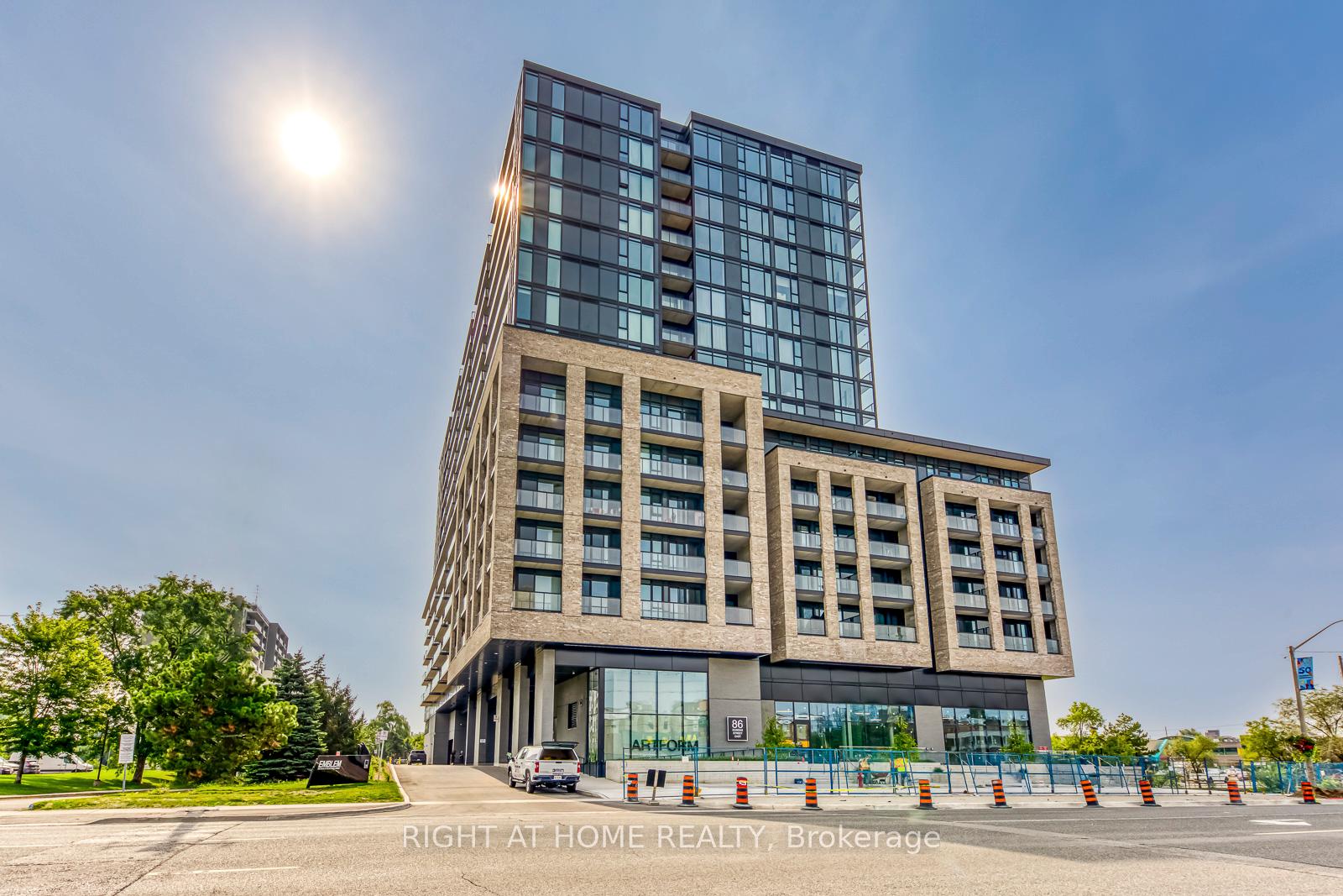 86 Dundas Street E 606, Mississauga, ON L5A 1W4