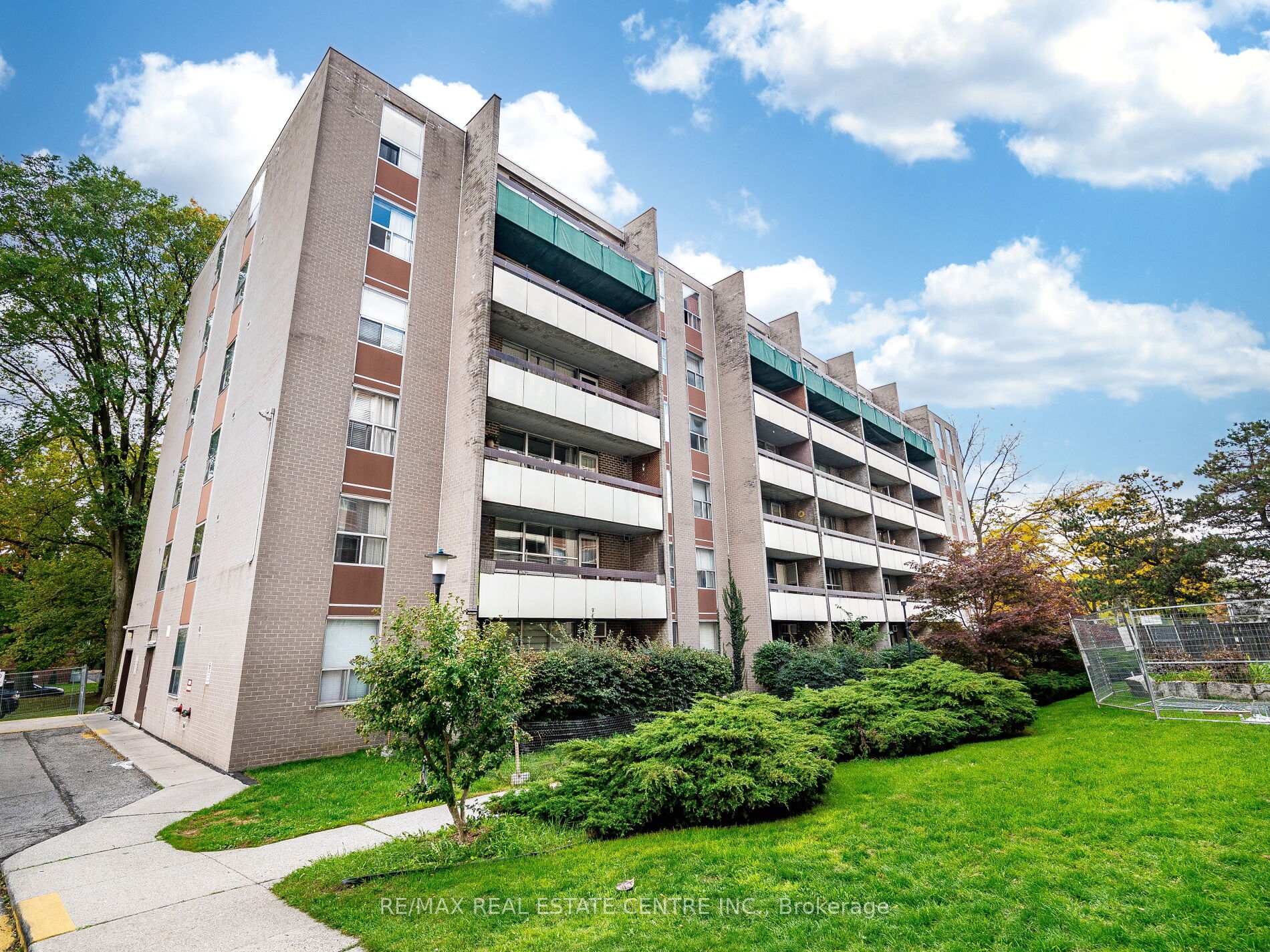 3625 Lake Shore Boulevard W 407, Toronto W06, ON M8W 4W2