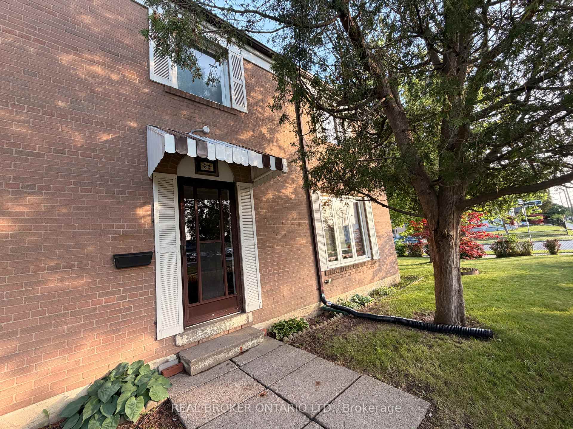 63 Venetian Crescent, Toronto W05, ON M3N 2L9
