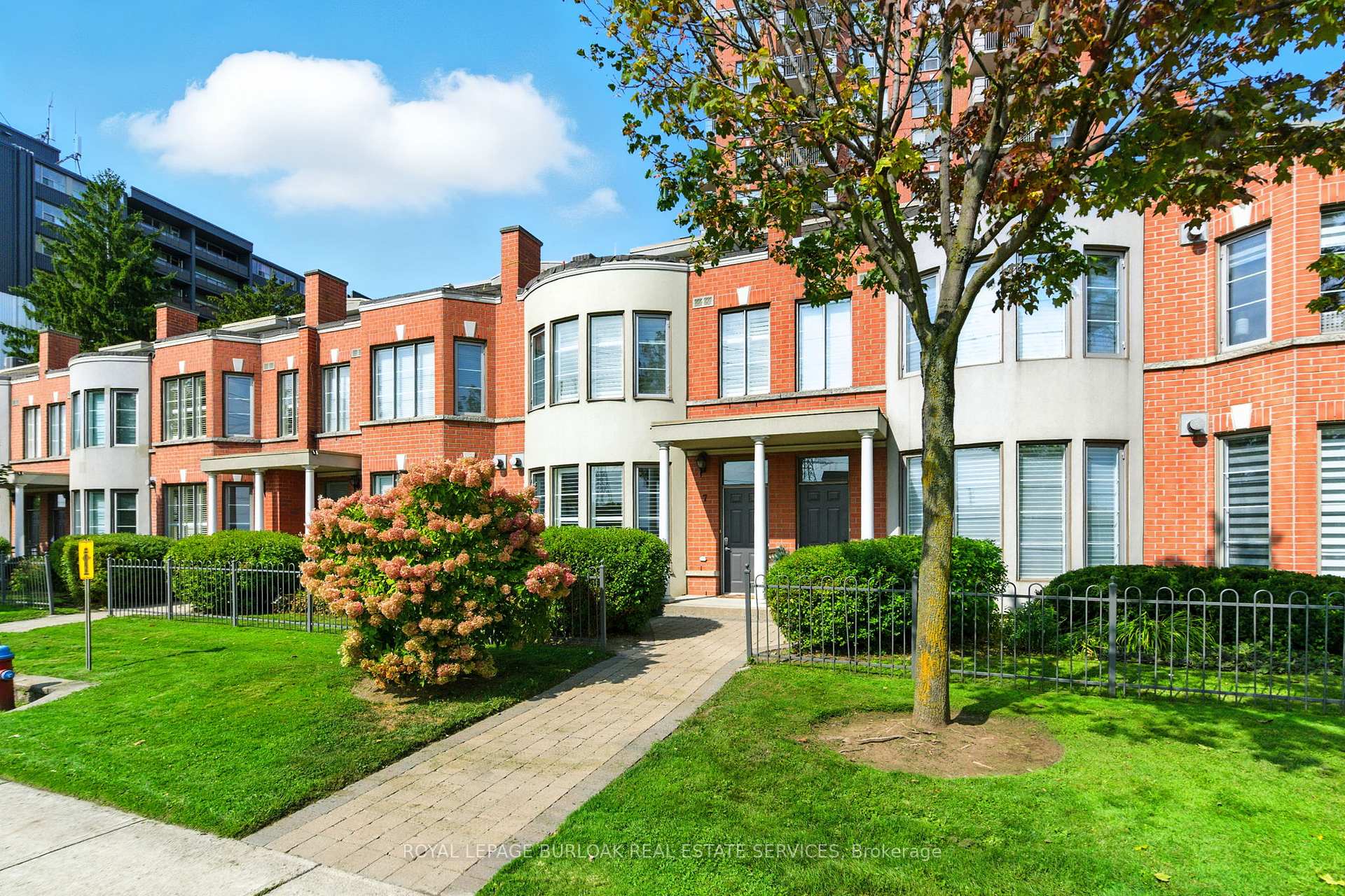 442 Maple Avenue 7, Burlington, ON L7S 2L7