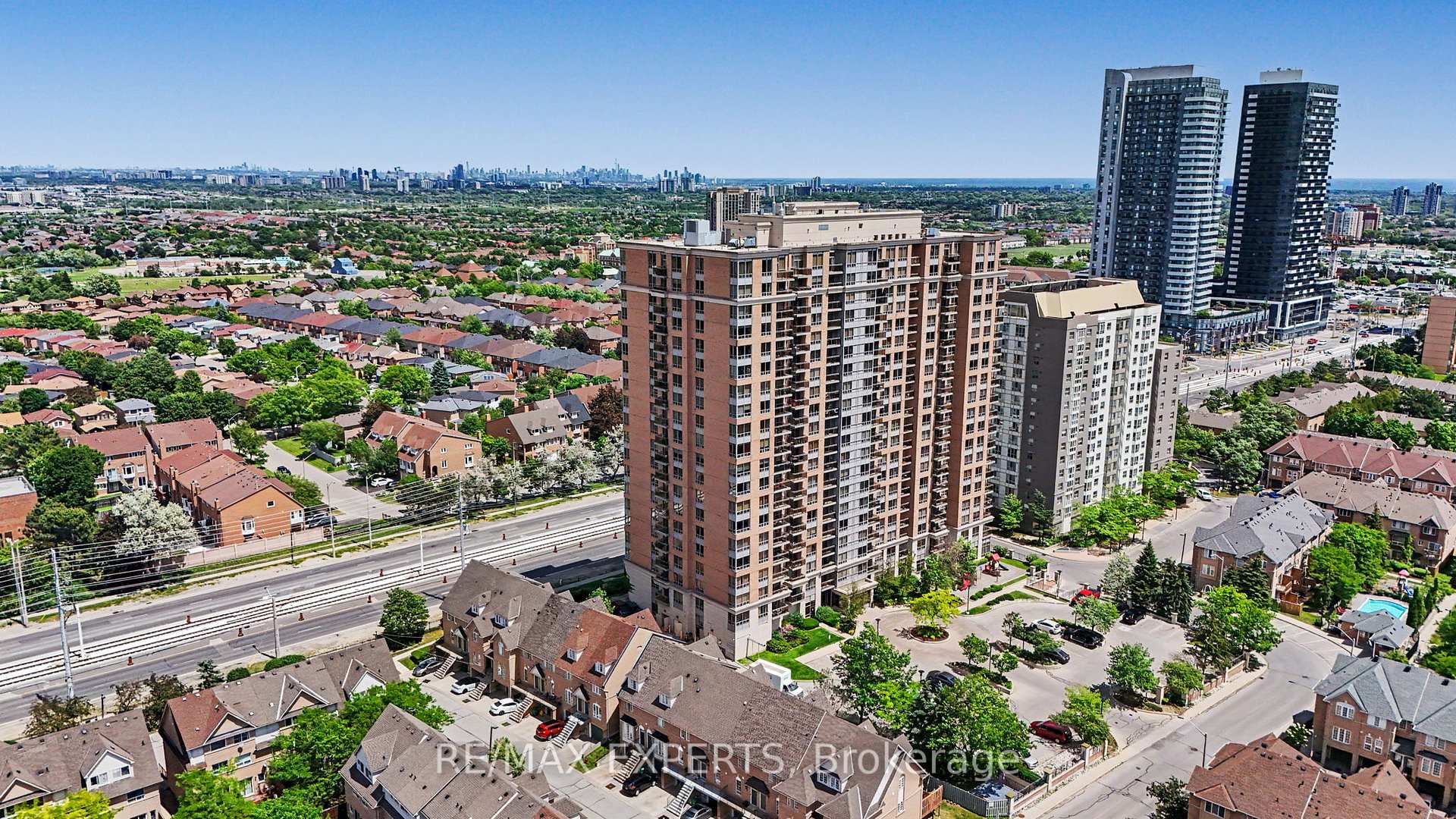 55 Strathaven Drive 1113, Mississauga, ON L5R 4G9