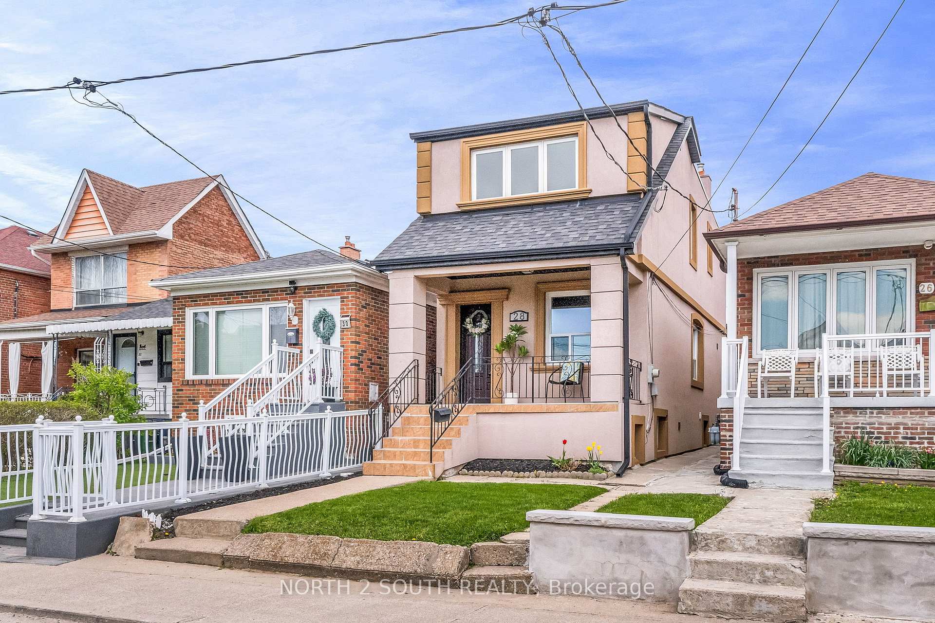 28 Teignmouth Avenue, Toronto W03, ON M6E 1S7