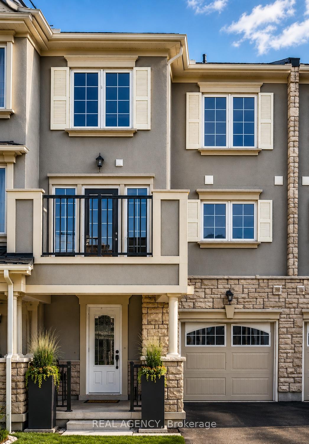 284 Jemima Drive, Oakville, ON L6M 0V6