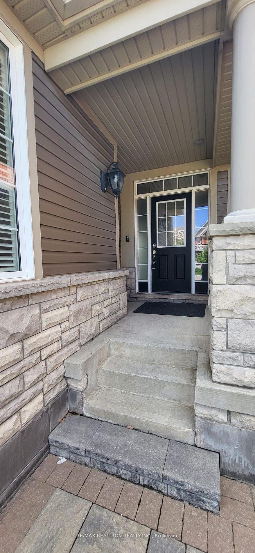 207 Dymott Avenue, Milton, ON L9T 0Z8
