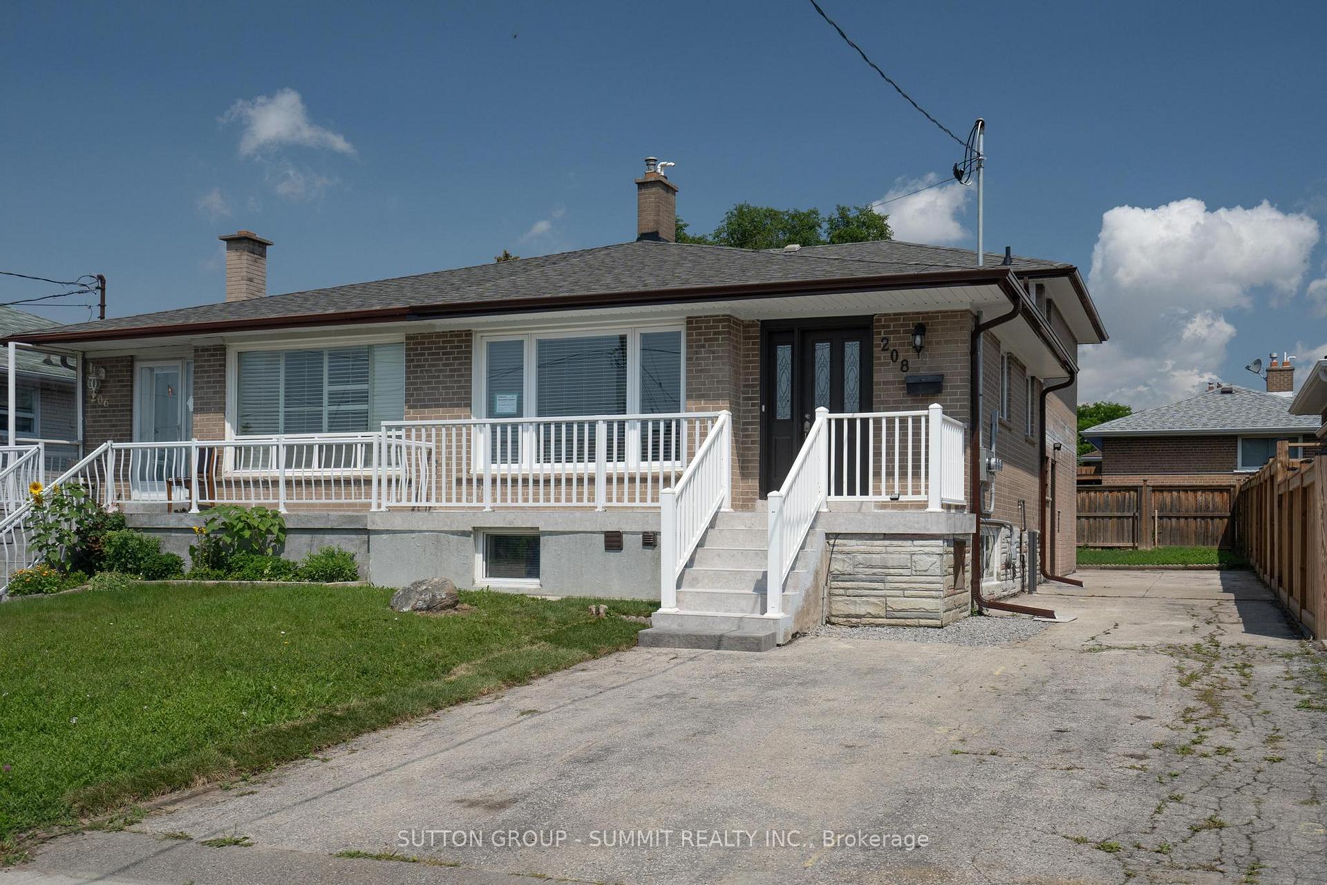 208 GILTSPUR Drive LOWER, Toronto W05, ON M3L 1N5