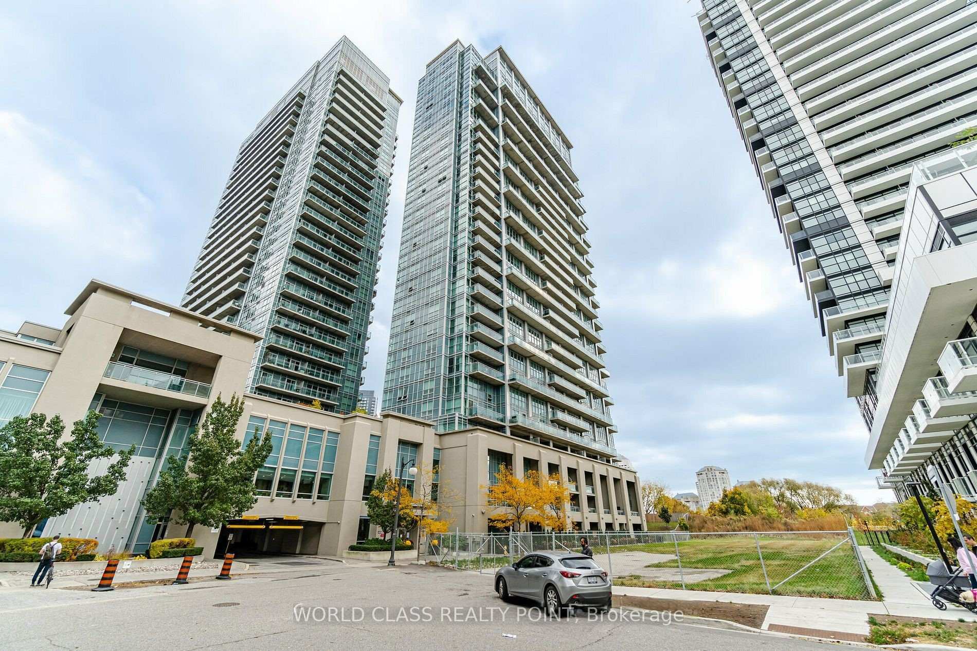 155 Legion Road N Ph 2907, Toronto W06, ON M8Y 0A7