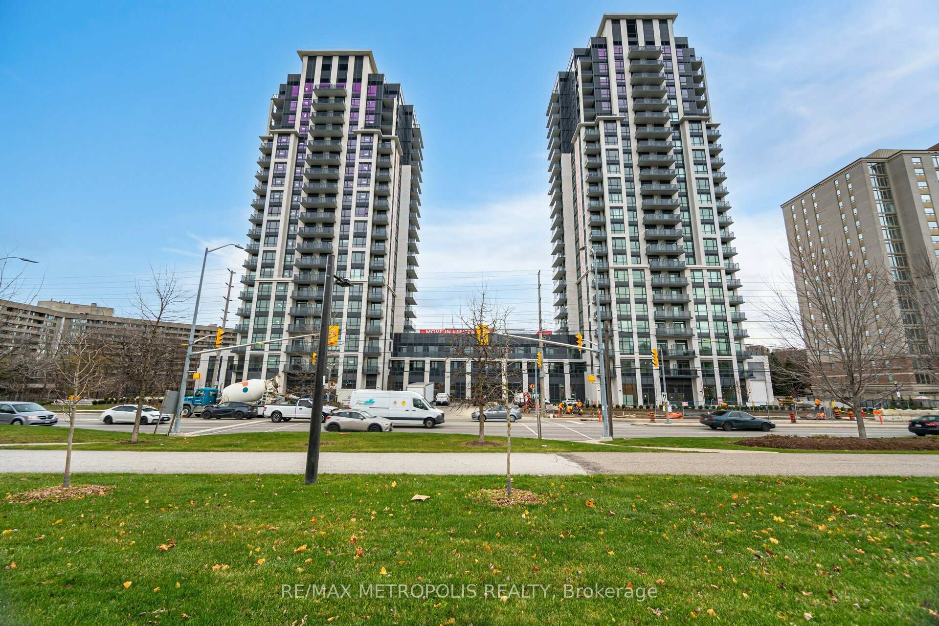 202 BURNHAMTHORPE Road E 1704, Mississauga, ON L5A 0B2