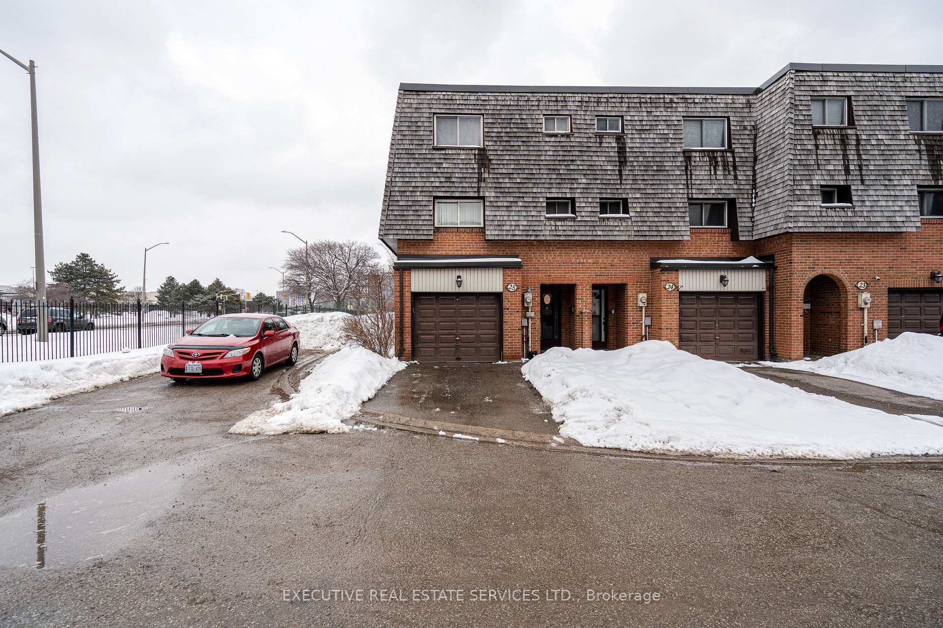 25 Briar Path, Brampton, ON L6T 2A2