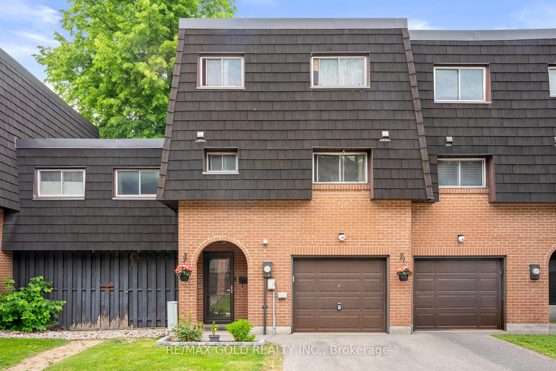 10 Darras Court, Brampton, ON L6T 1W7