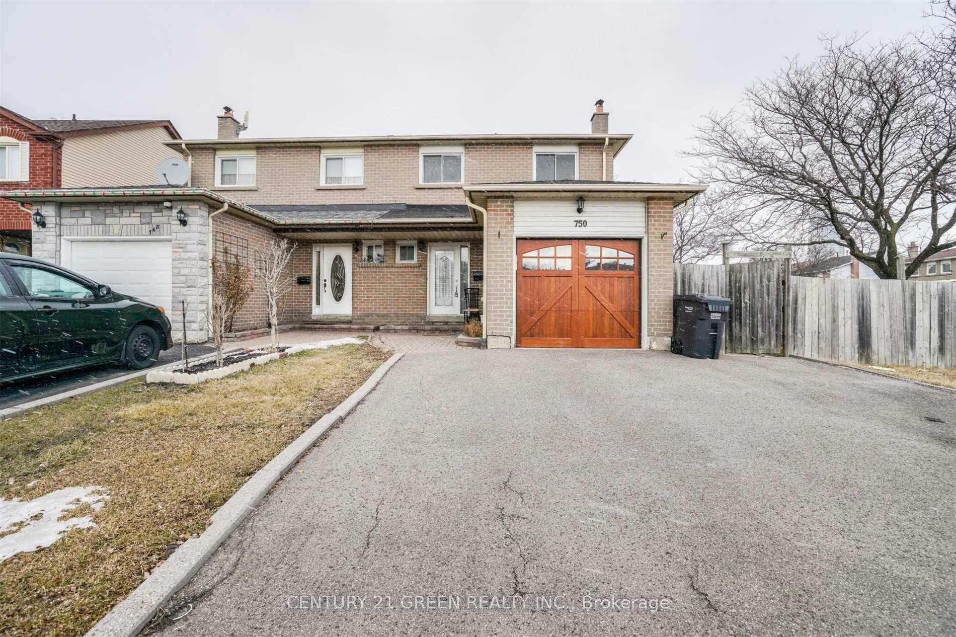 750 Queensbridge Drive, Mississauga, ON L5C 3X2