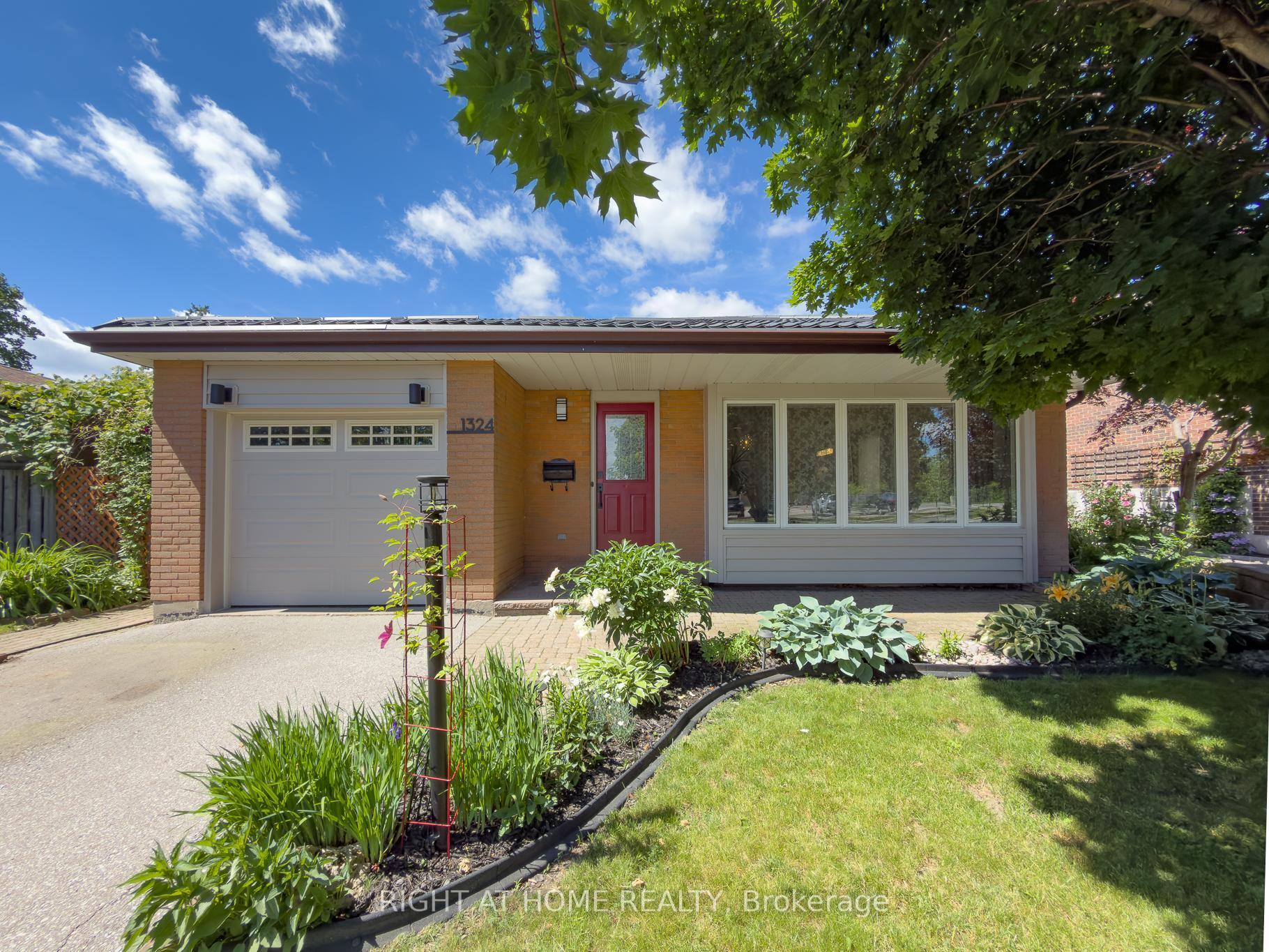 1324 Bodley Road, Mississauga, ON L5J 3W9
