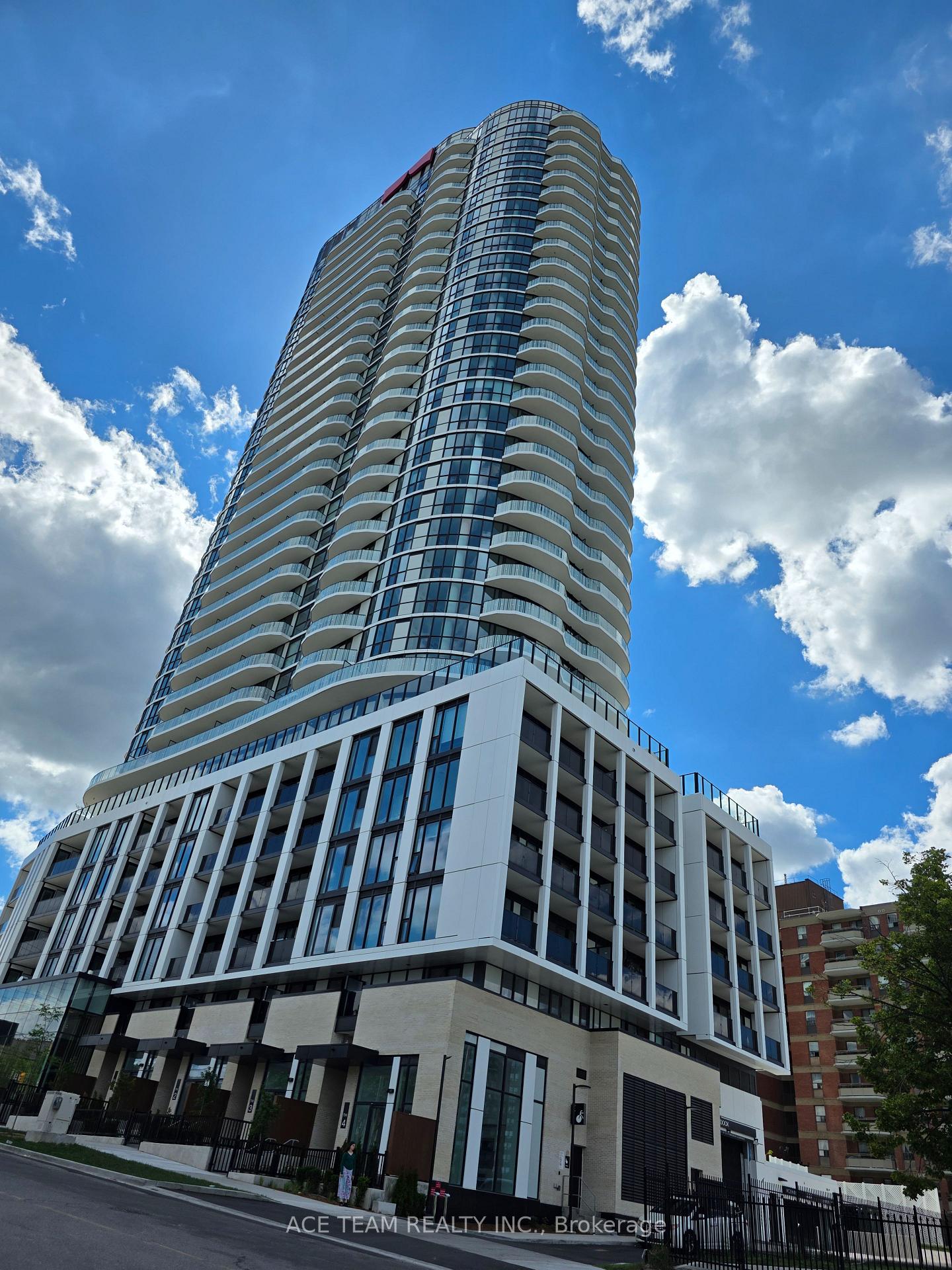 1 Fairview Road 3007, Mississauga, ON L5A 4C6