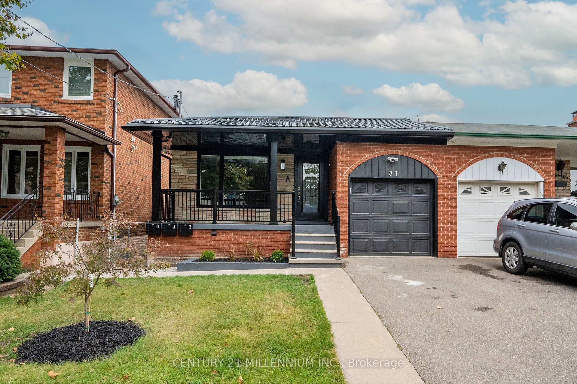 31 Mariposa Avenue B, Toronto W03, ON M6N 4A1