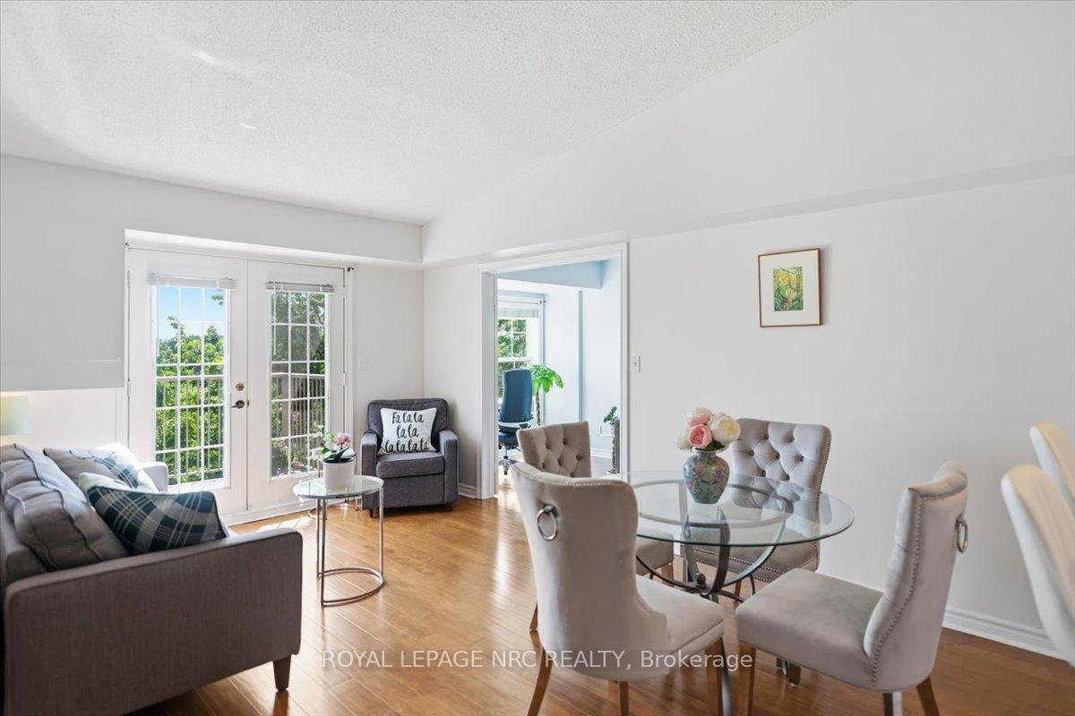 1450 Bishops Gate 409, Oakville, ON L6M 4N1