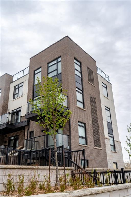 1585 Rose Way 119, Milton, ON L9E 1N4