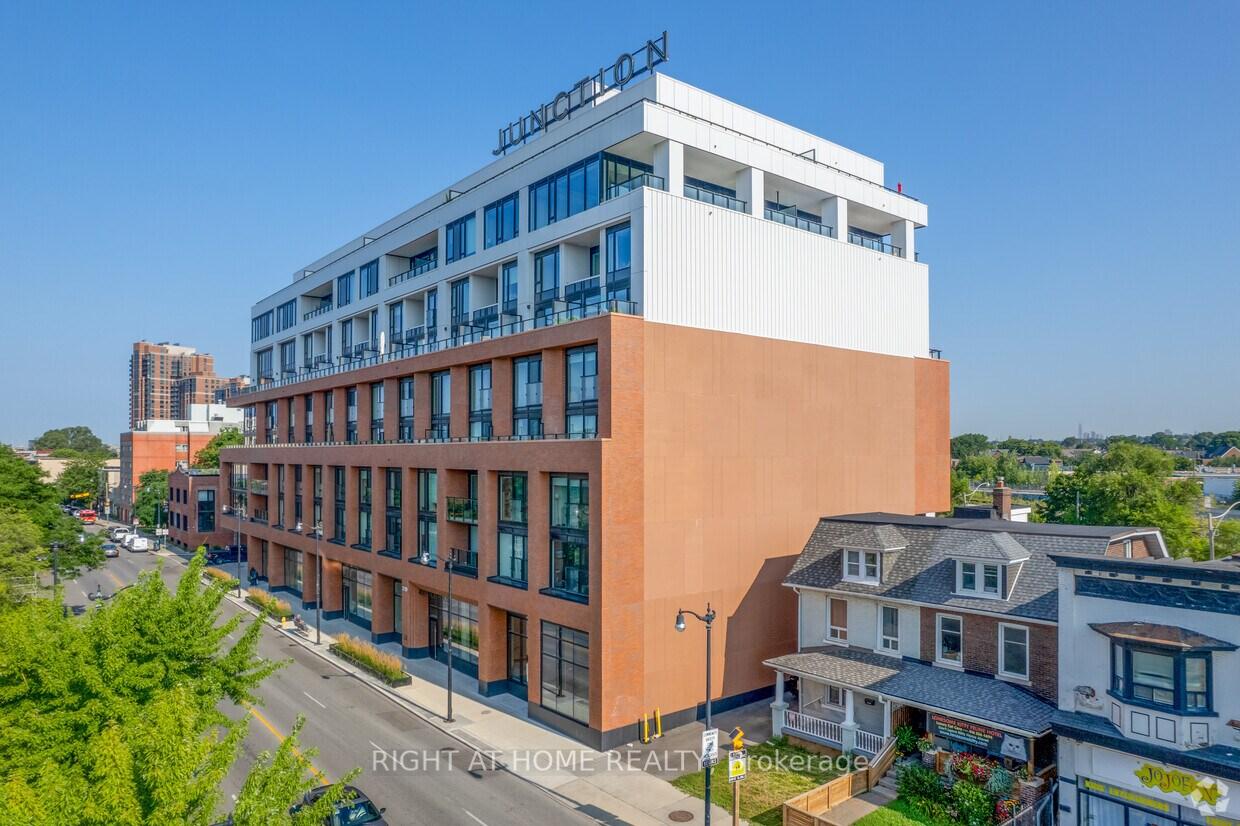 2720 Dundas Street W 313, Toronto W02, ON M6P 1Y2