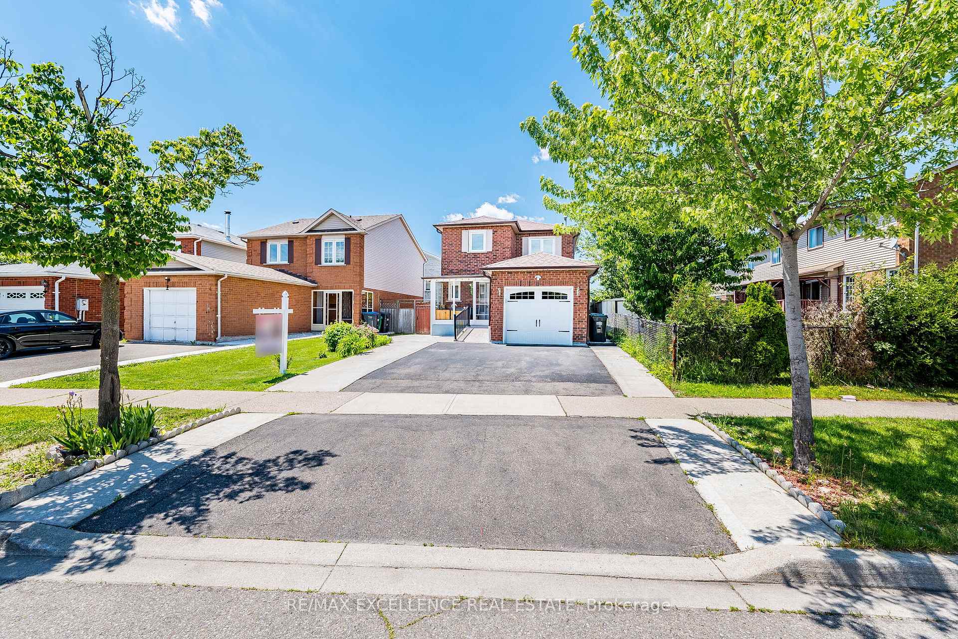 6 Stalbridge Avenue, Brampton, ON L6Y 4H1