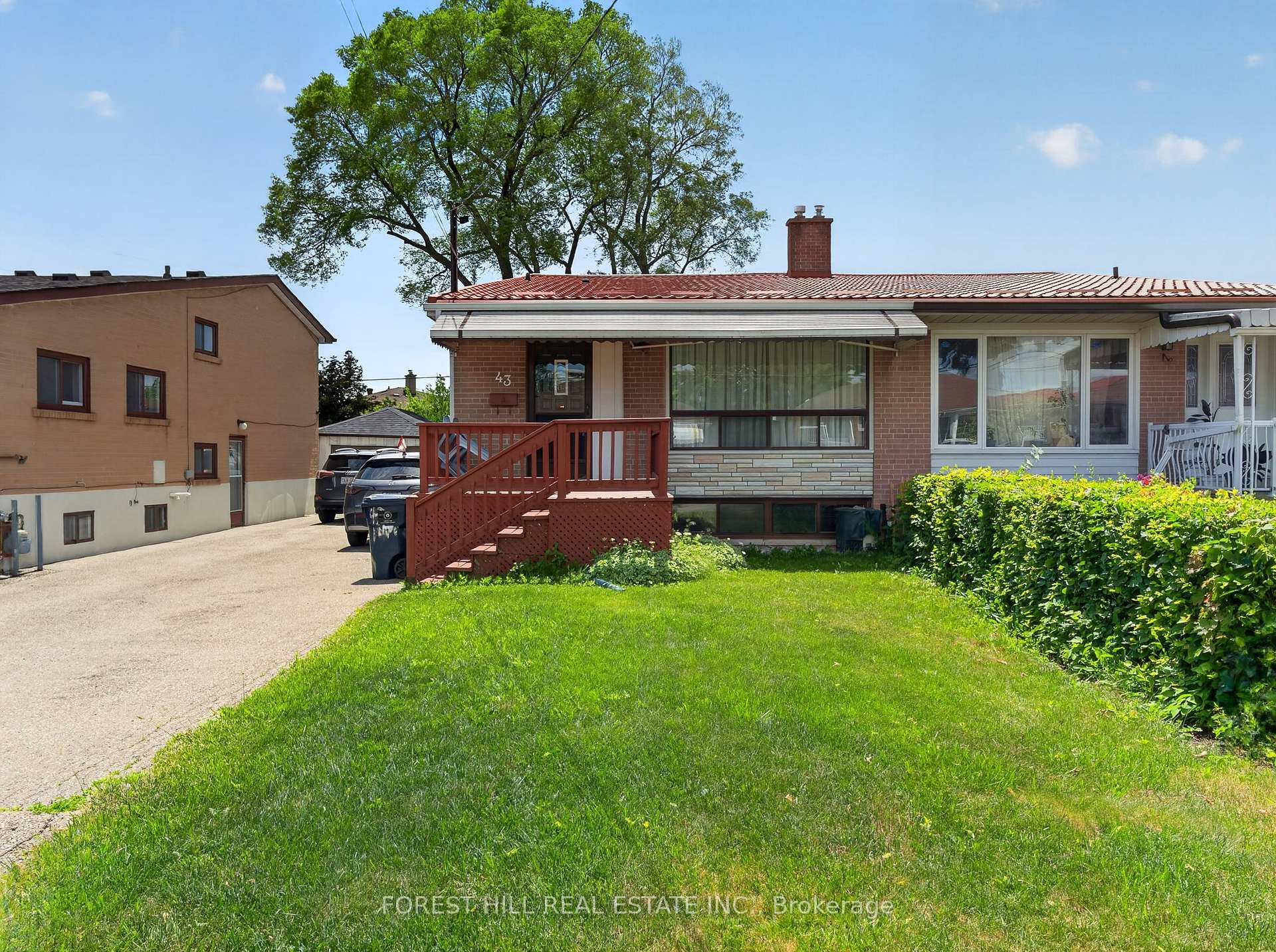 43 Lanyard Road, Toronto W05, ON M9M 1Y8