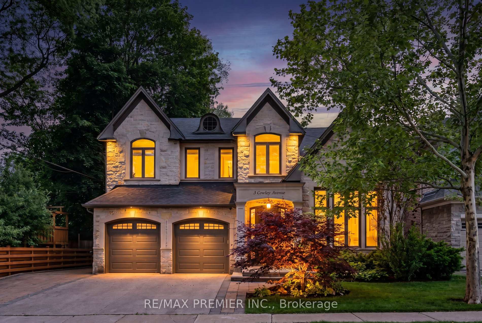 3 Cowley Avenue, Toronto W08, ON M9B 2C9
