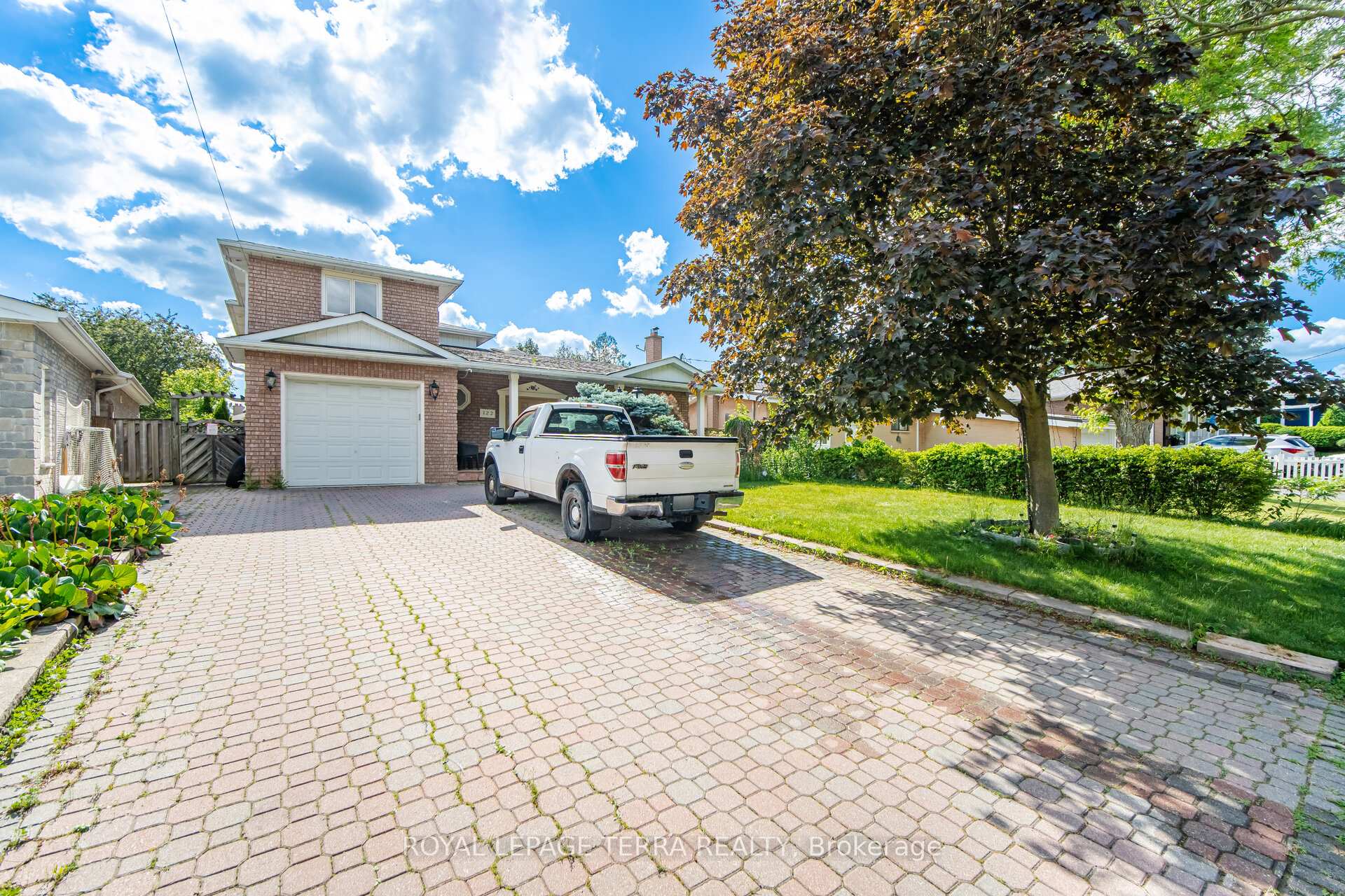 122 Verobeach Boulevard, Toronto W05, ON M9M 1R1