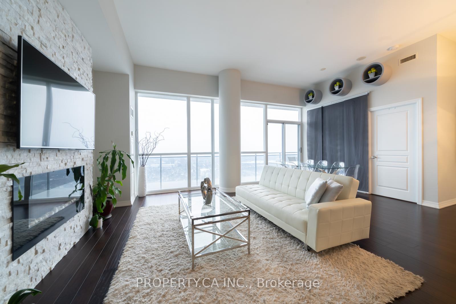 223 Webb Drive PH3504, Mississauga, ON L5B 0E8