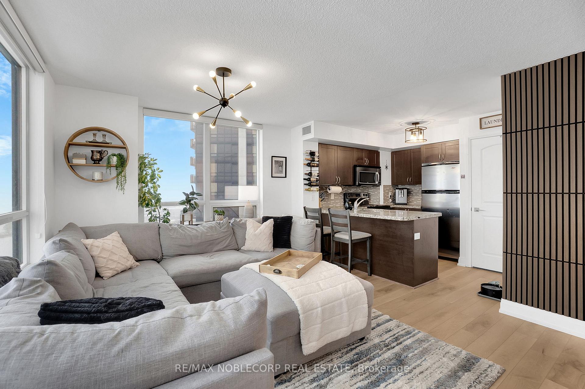 1060 Sheppard Avenue W 917, Toronto W05, ON M3J 0G7