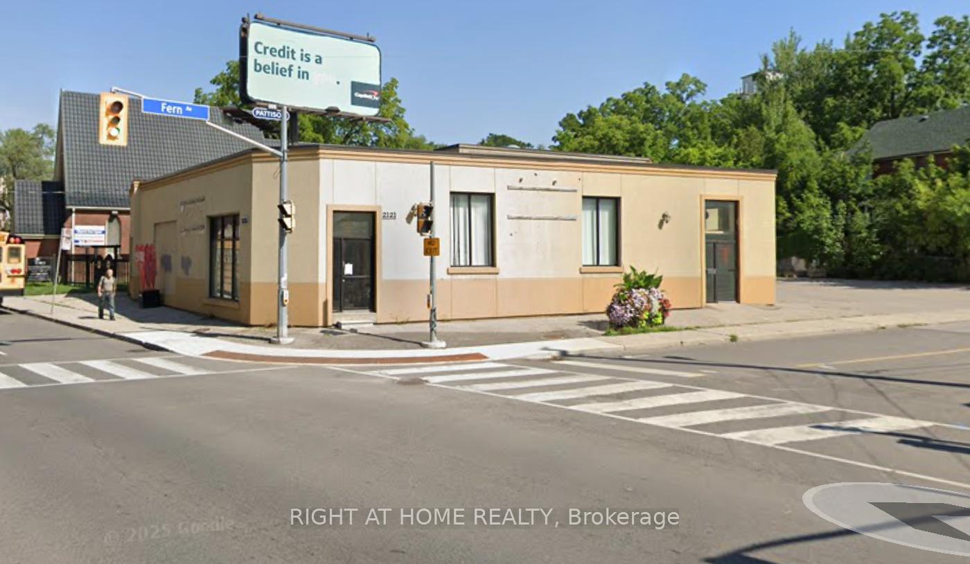 2121 Weston Road, Toronto W04, ON M9N 1X8