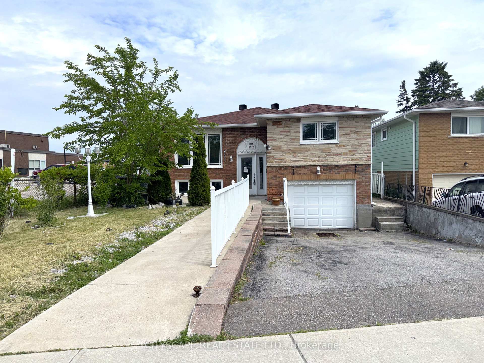3720 Brandon Gate Drive, Mississauga, ON L4T 3M8
