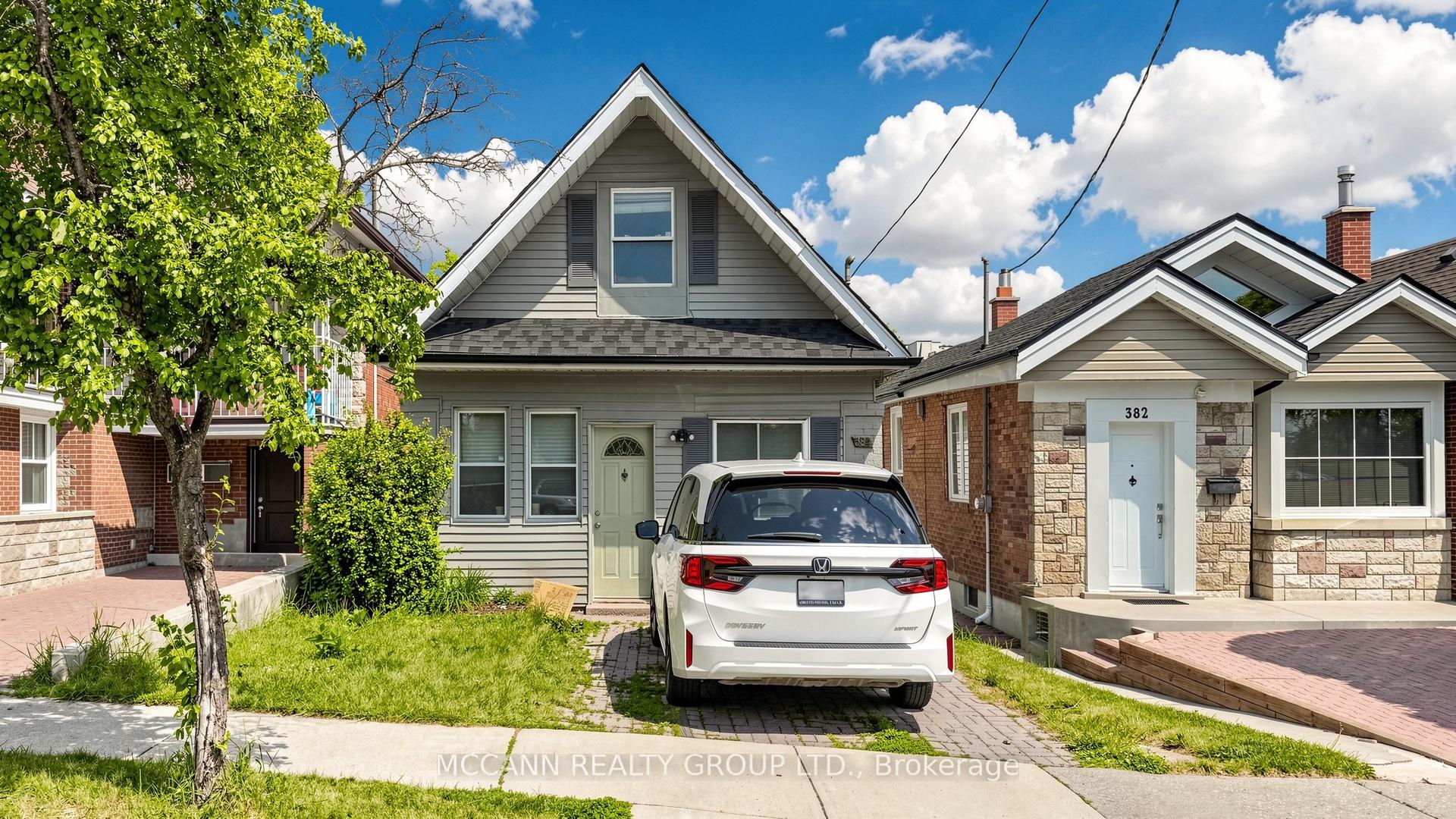 384 Whitmore Avenue, Toronto W04, ON M6E 2N4