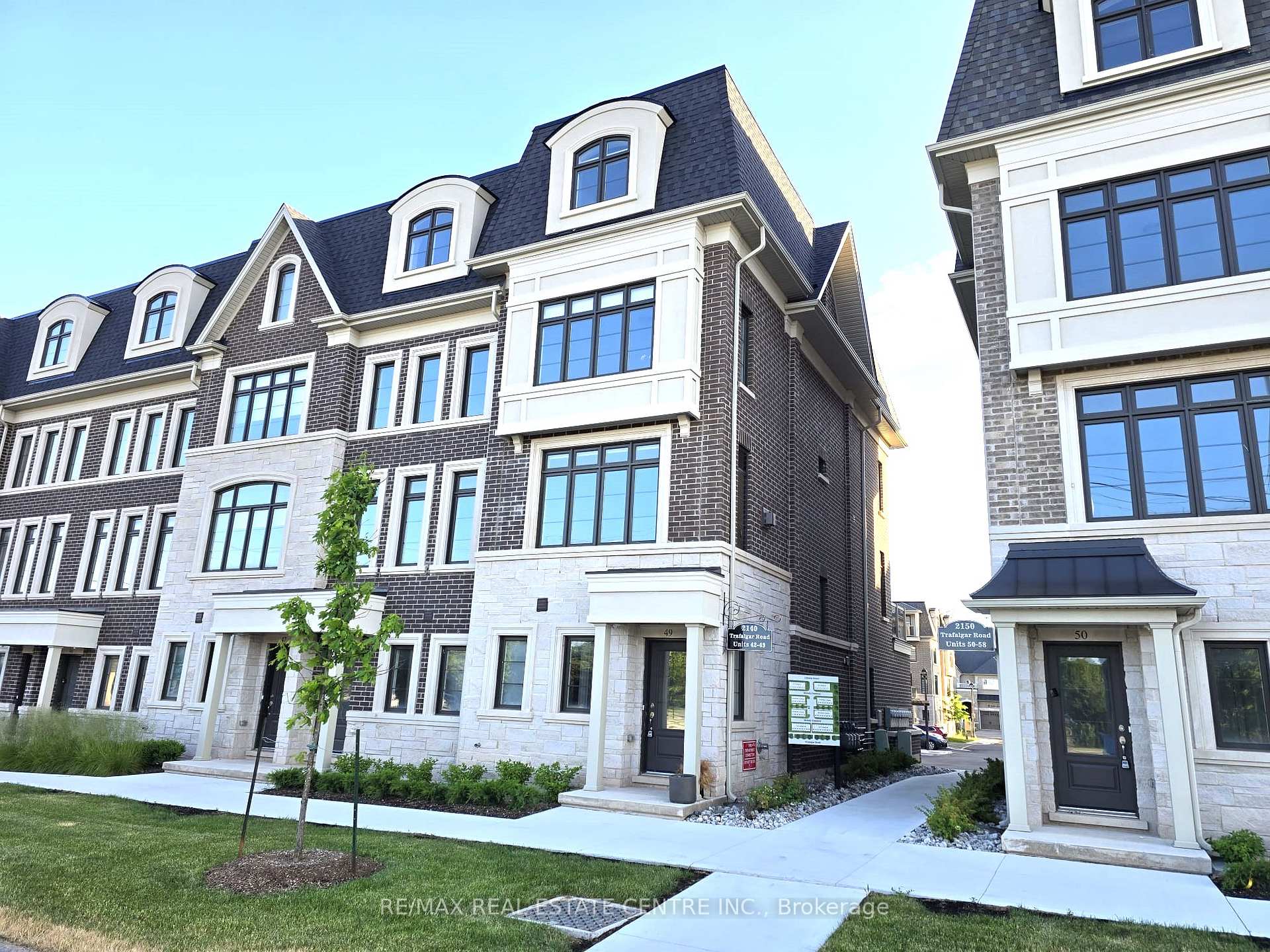 2140 Trafalgar Road 49, Oakville, ON L6H 7H2