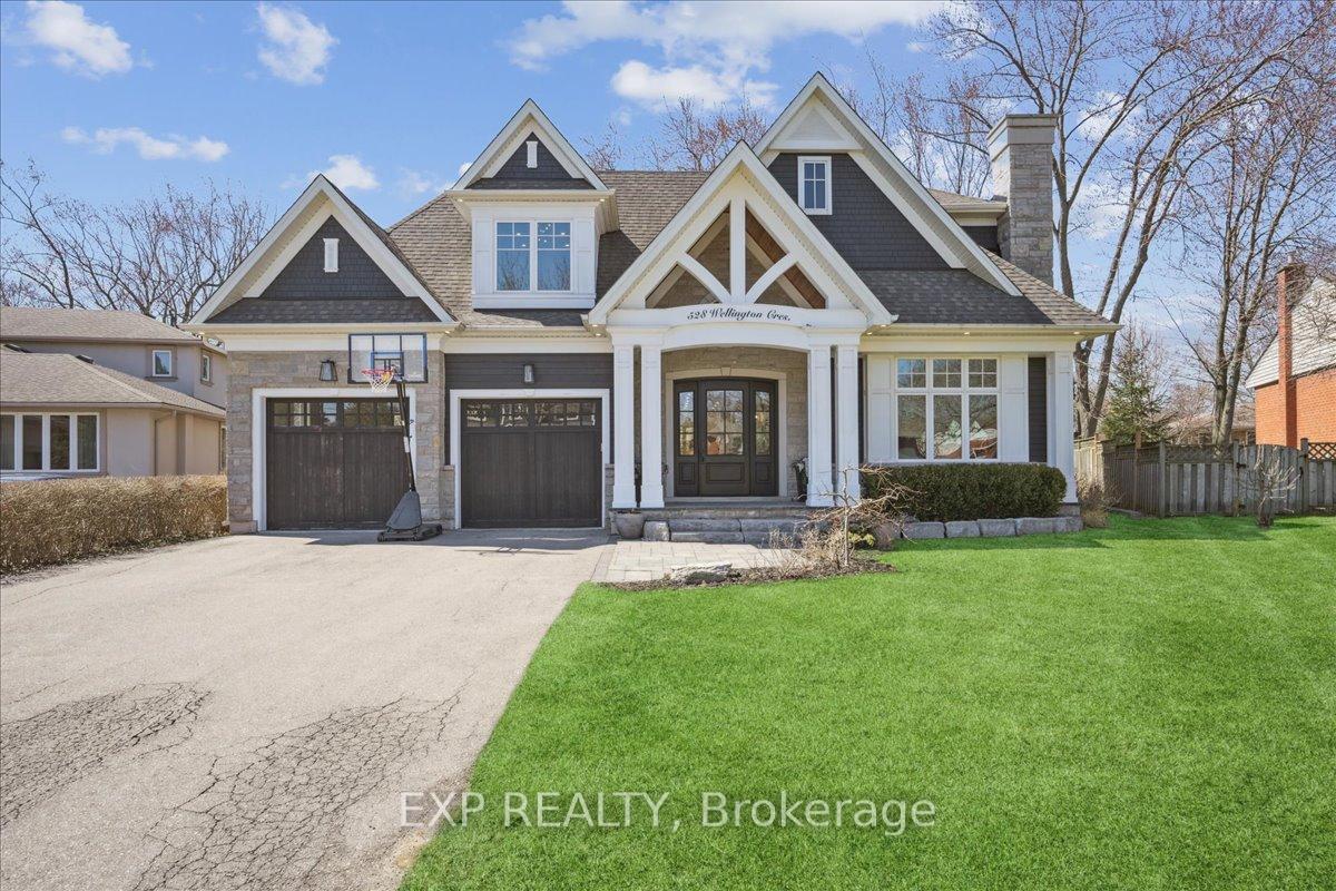 528 Wellington Crescent, Oakville, ON L6L 4X5
