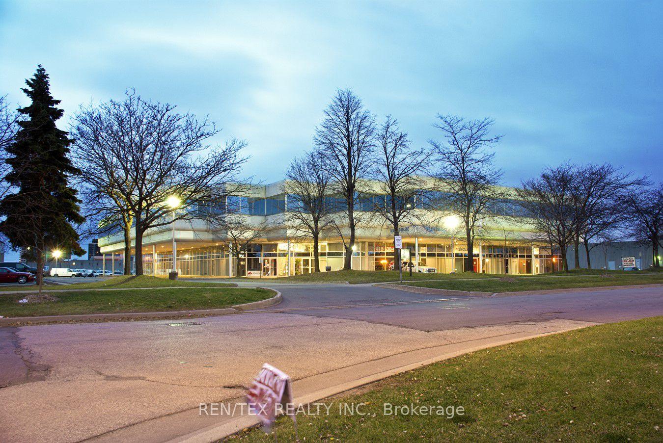 265 Rimrock Road 5a, Toronto W05, ON M3J 3C6