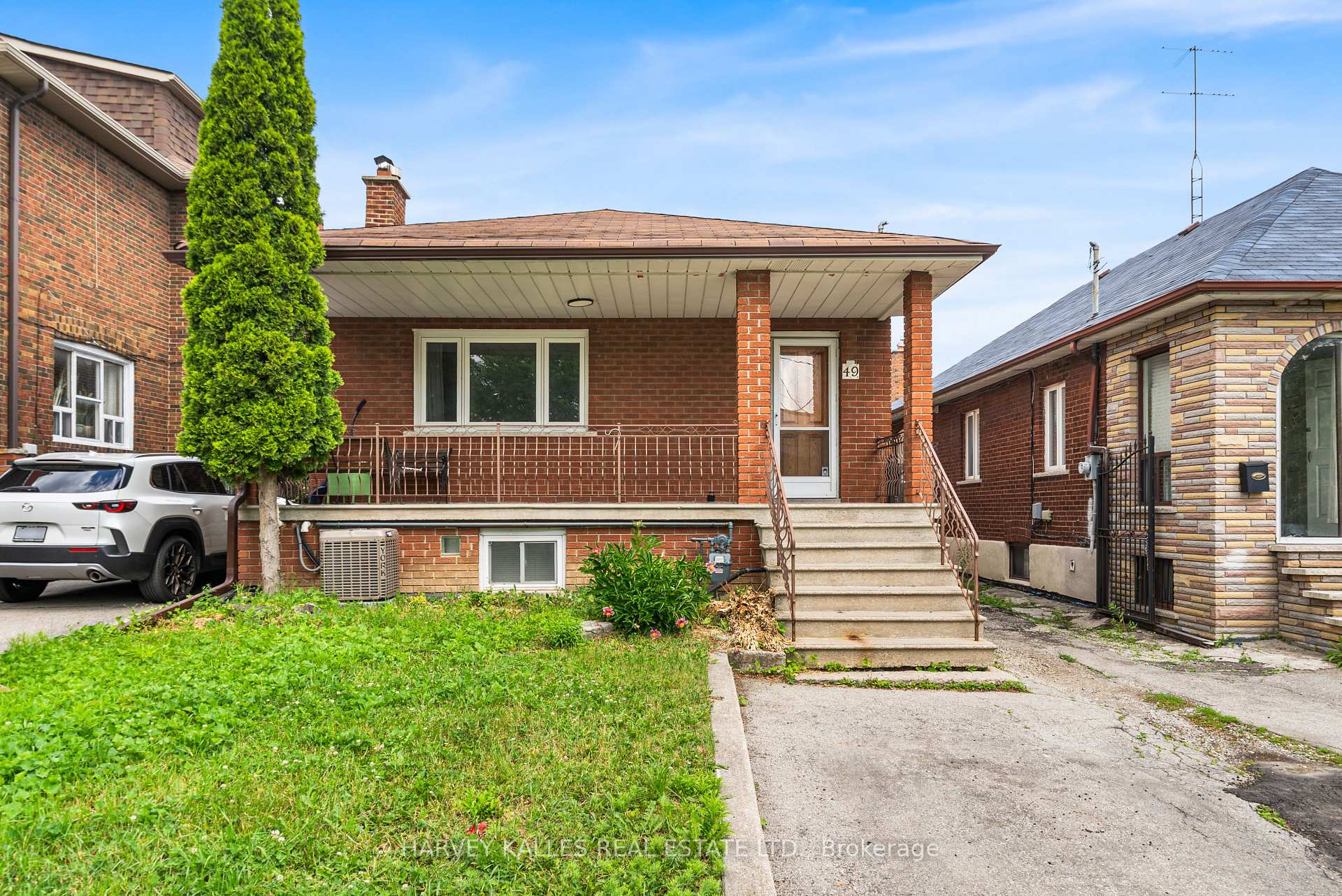 49 Fairbank Avenue Main, Toronto W04, ON M6E 3Y6
