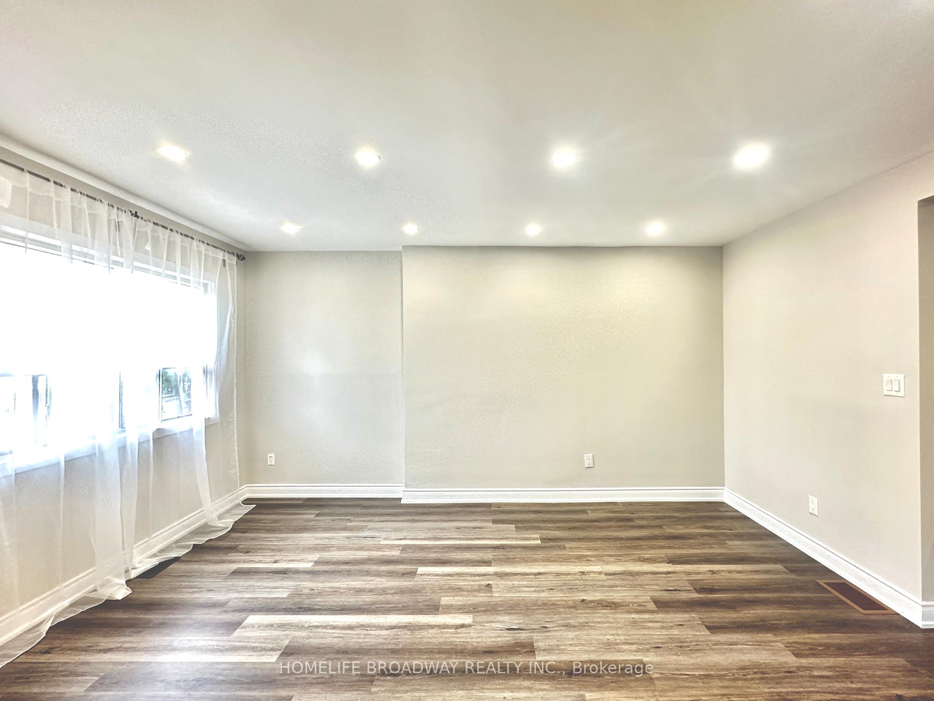 55 Fairbank Avenue E Main Fl, Toronto W04, ON M6E 3Y6
