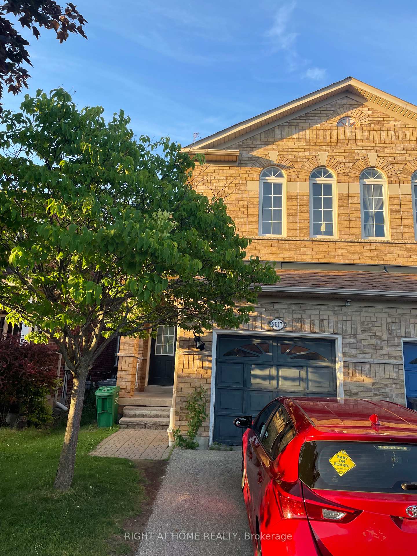 5617 Raleigh Street, Mississauga, ON L5M 7E4