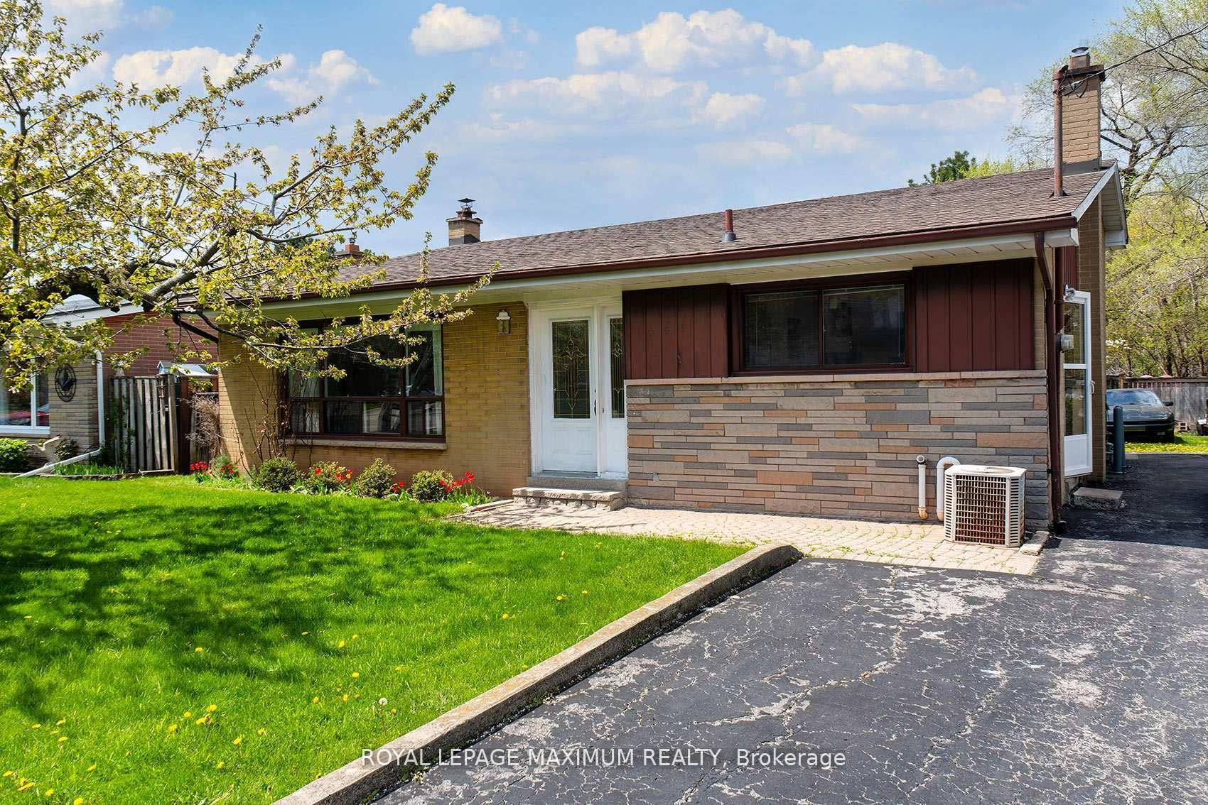 565 Pinegrove Road, Oakville, ON L6K 2C5