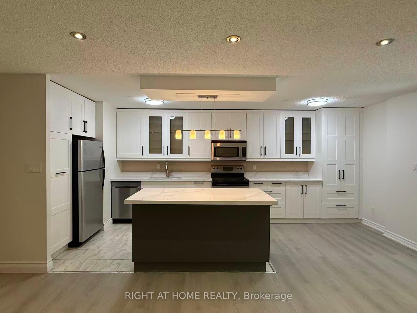 3025 The credit woodlands Drive 109, Mississauga, ON L5C 2V3