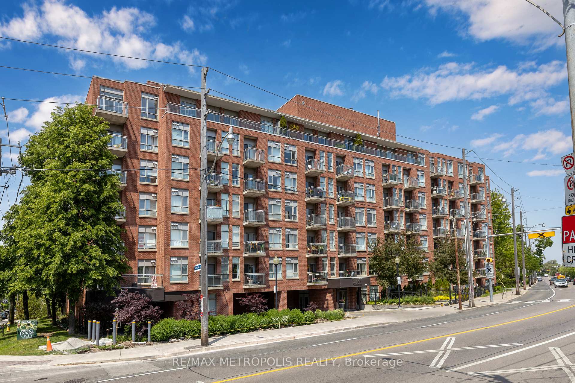 2495 Dundas Street W 412, Toronto W02, ON M6P 1X4