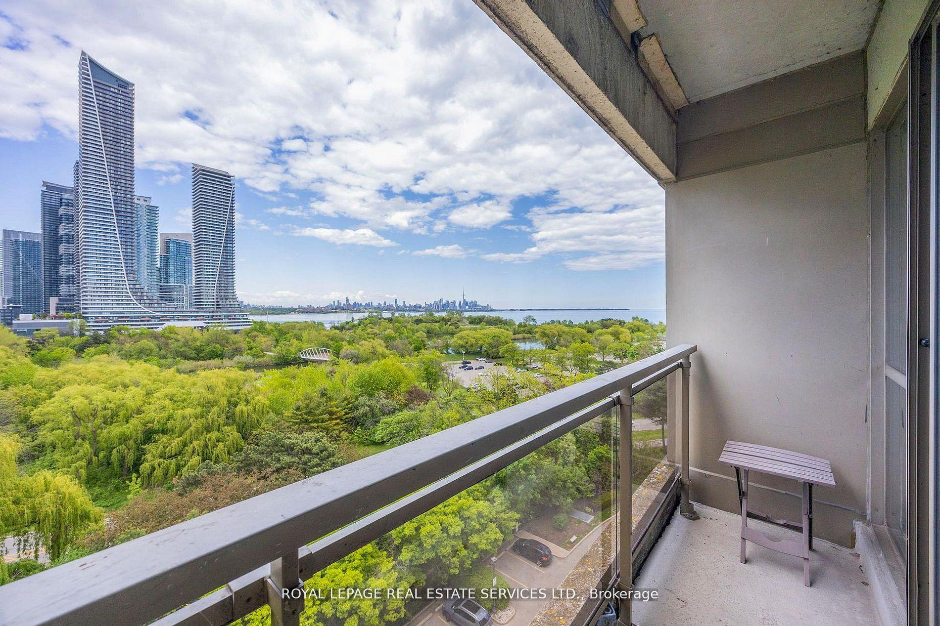 2261 Lake shore Boulevard W 1010, Toronto W06, ON M8V 3X2