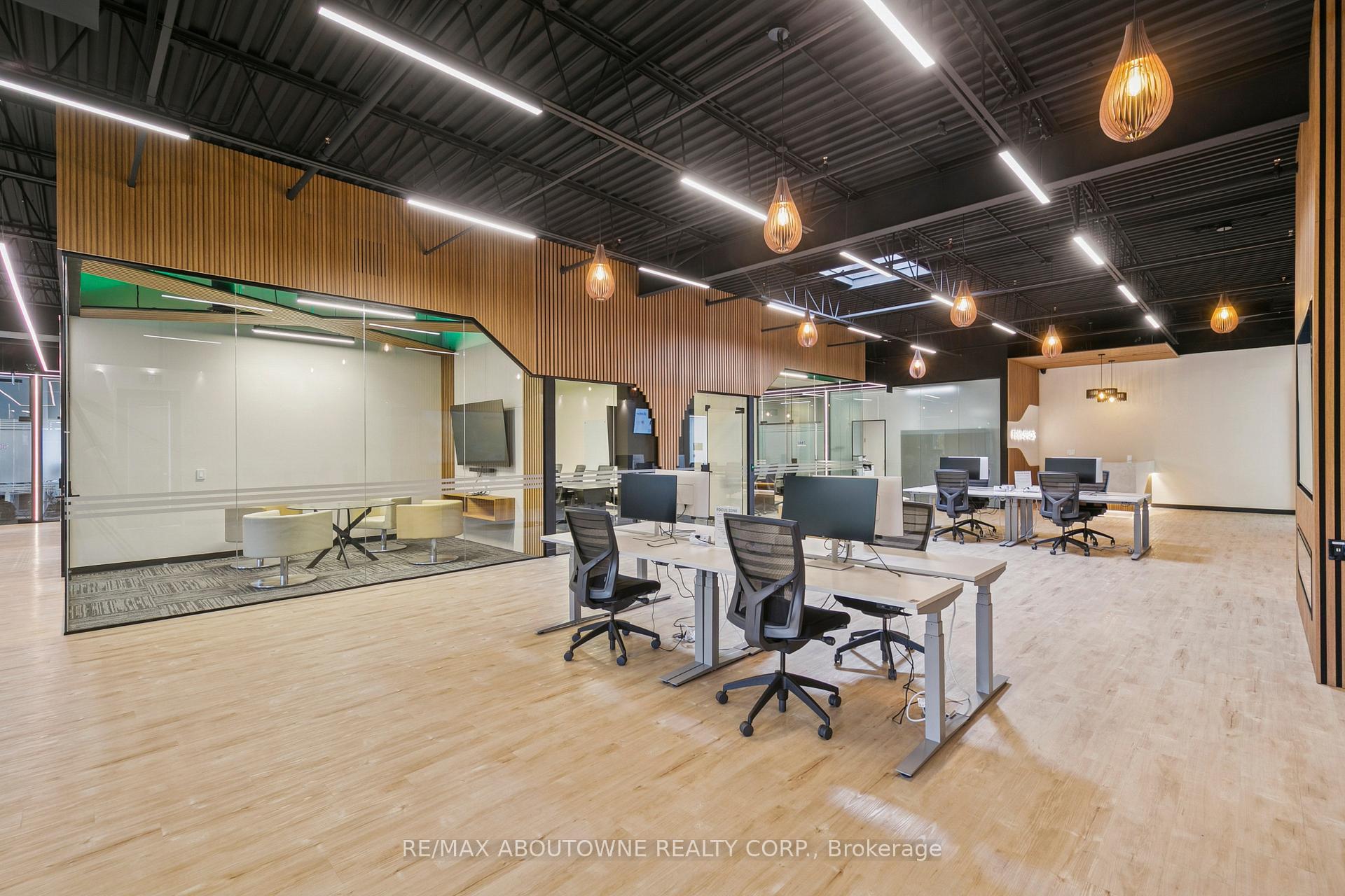 320 Matheson Boulevard W 211-2, Mississauga, ON L5R 3R1