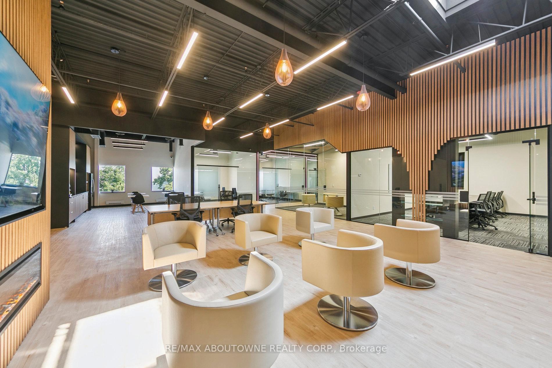 320 Matheson Boulevard W 211-3, Mississauga, ON L5R 3R1