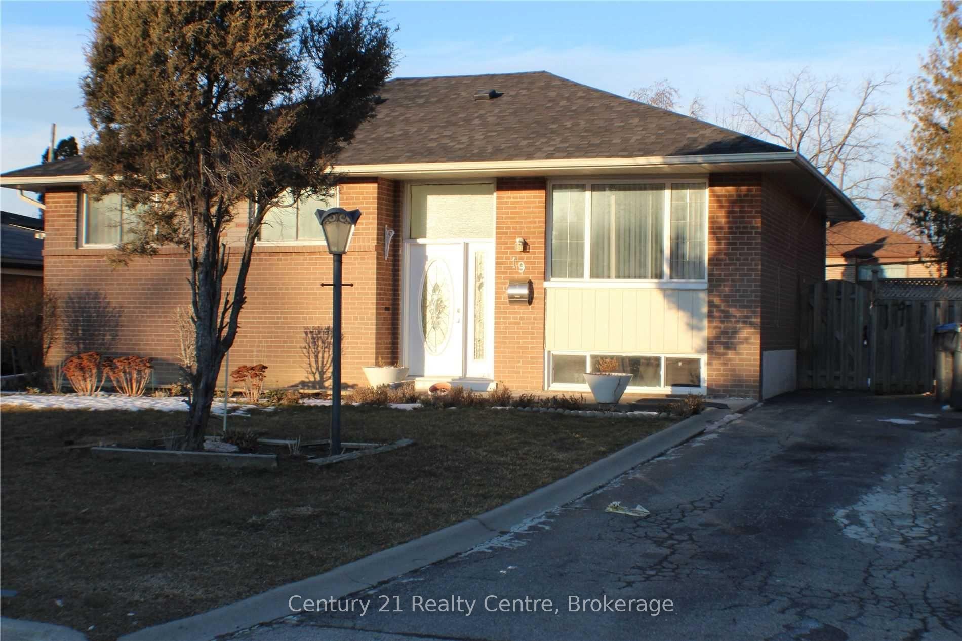 19 Athlone Avenue Upper Lvl, Brampton, ON L6T 2N5