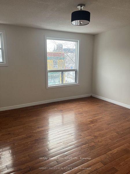 916 Bloor Street W Upper, Toronto W02, ON M6H 1L1