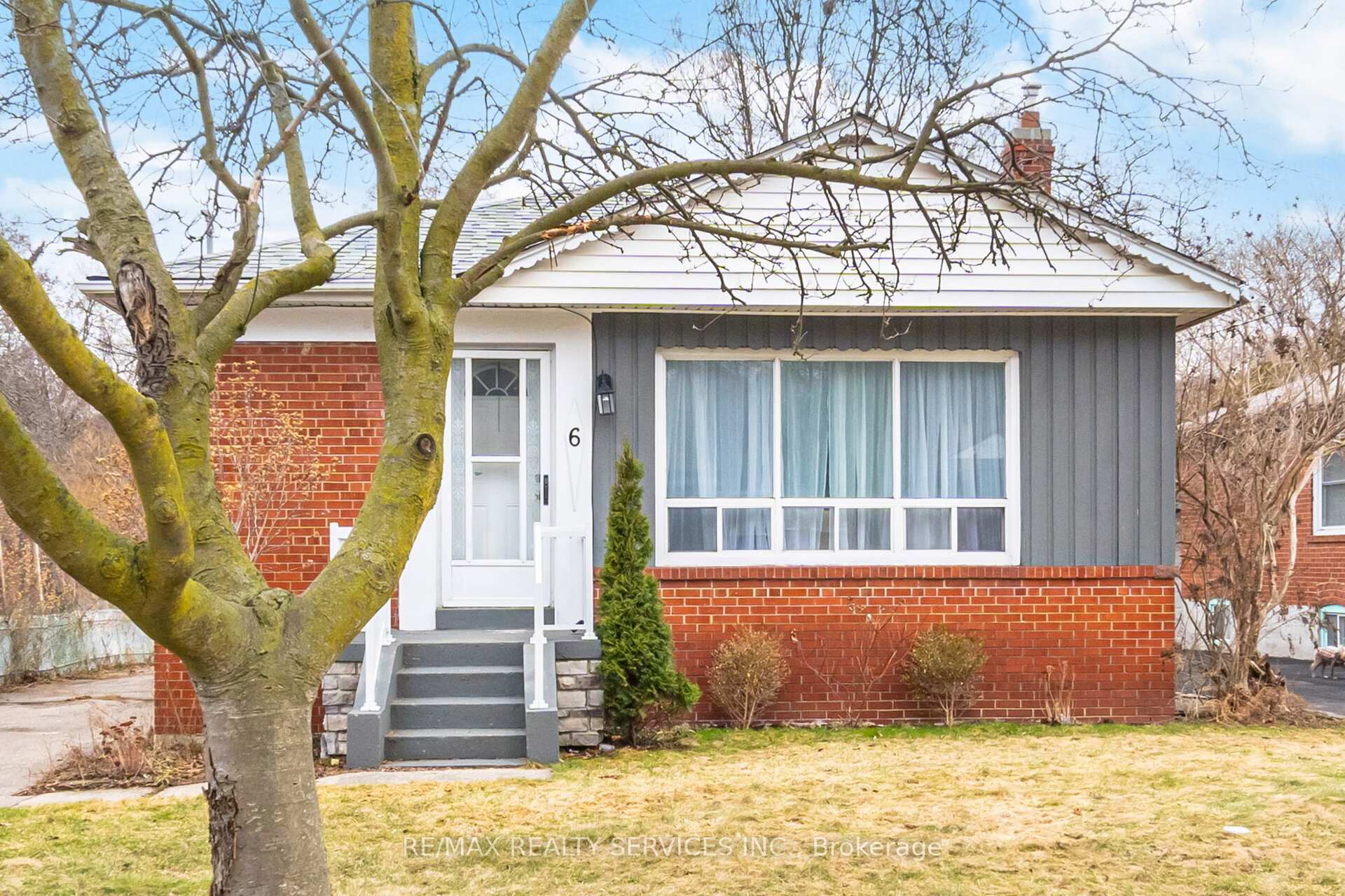 6 Bonnyview Drive Upper, Toronto W07, ON M8Y 3G6
