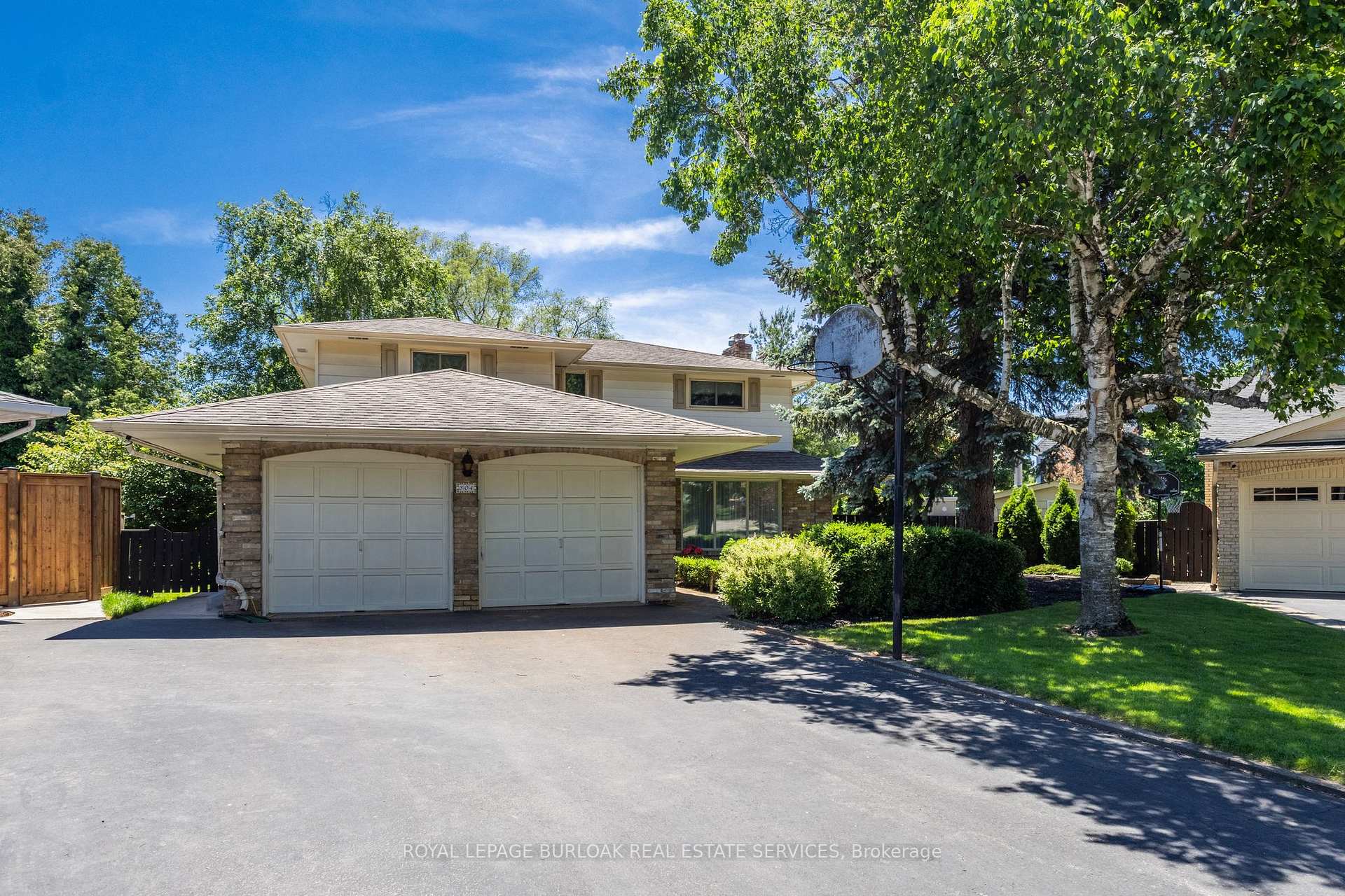 304 Oakwood Court, Burlington, ON L7N 1W9