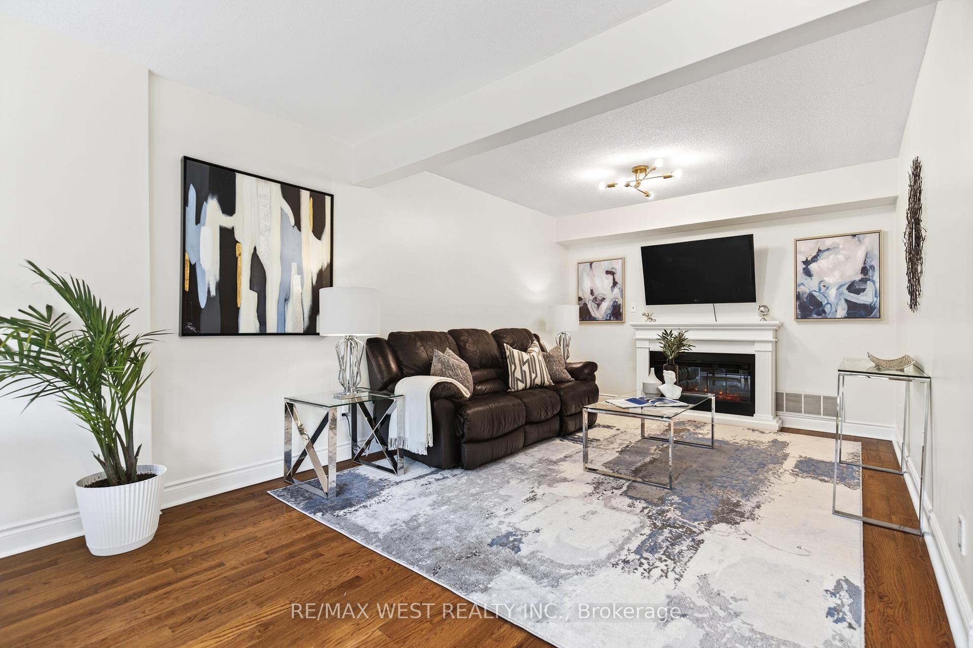 823 Hyde Road, Burlington, ON L7S 1S6