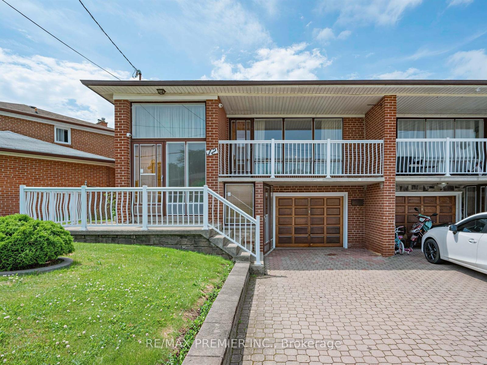 12 Goldcrest Boulevard, Toronto W04, ON M6L 2X5