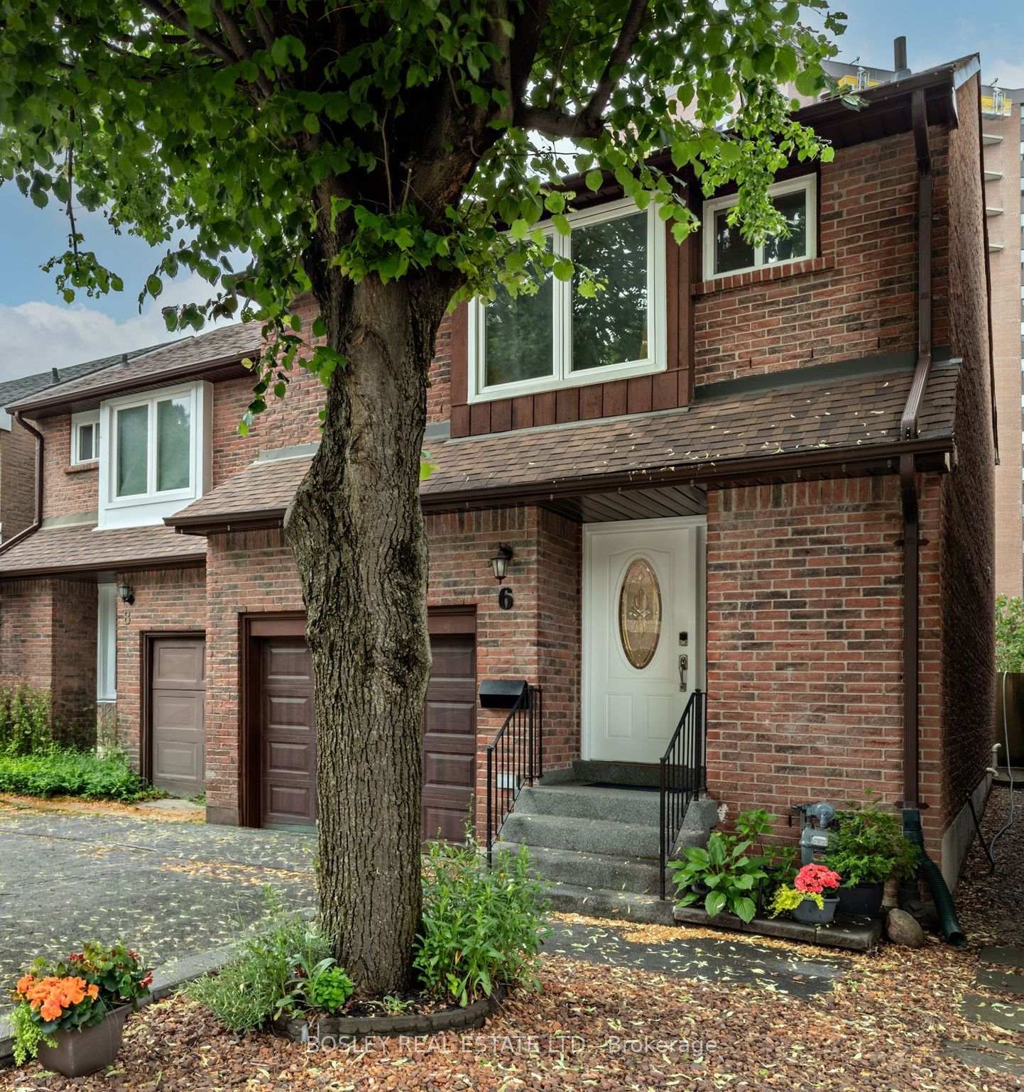 6 Markburn Court, Toronto W08, ON M9C 4Z1
