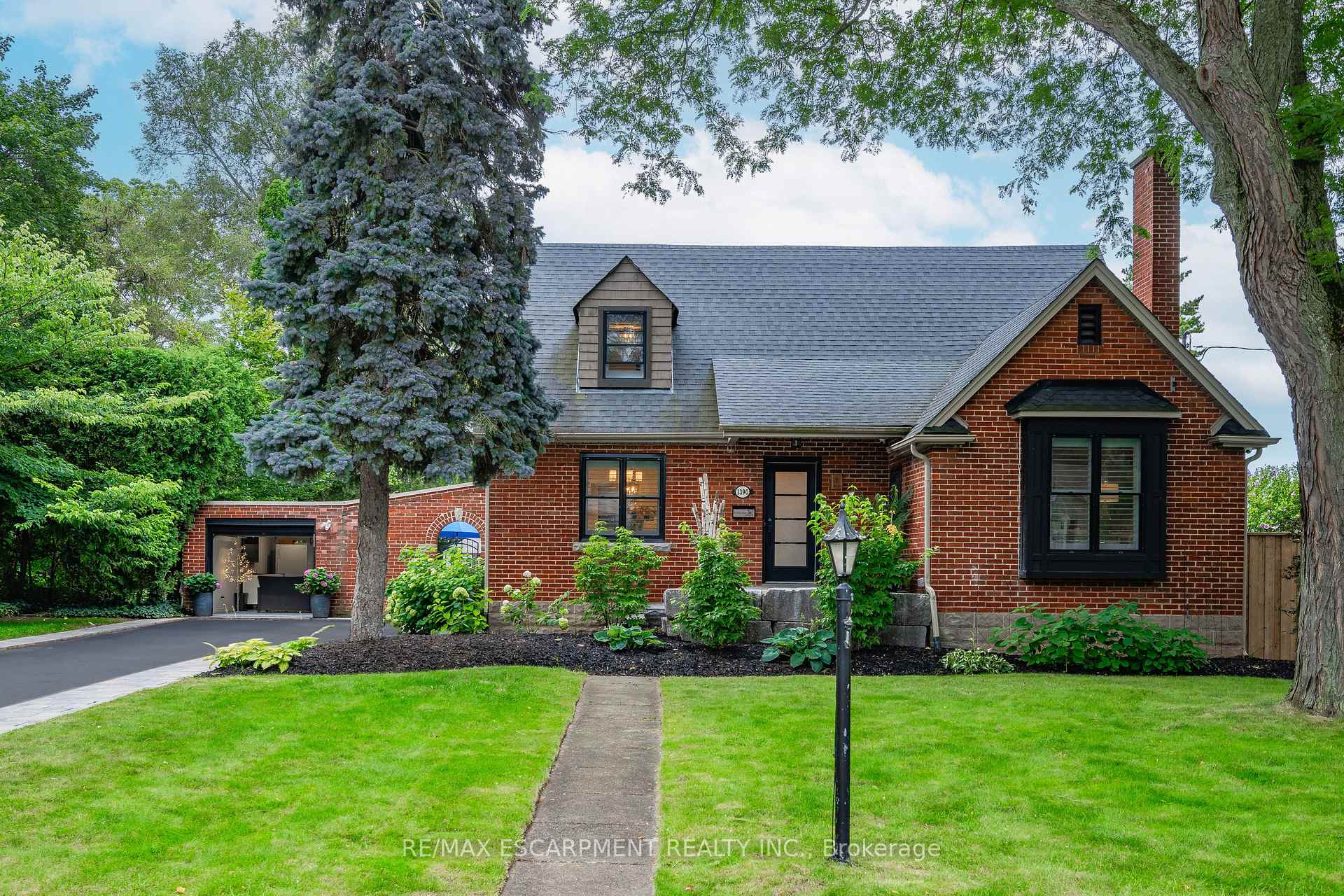 1390 Halifax Place, Burlington, ON L7S 1J6